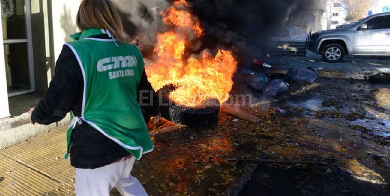 Impactantes imágenes de los incidentes en Santa Cruz