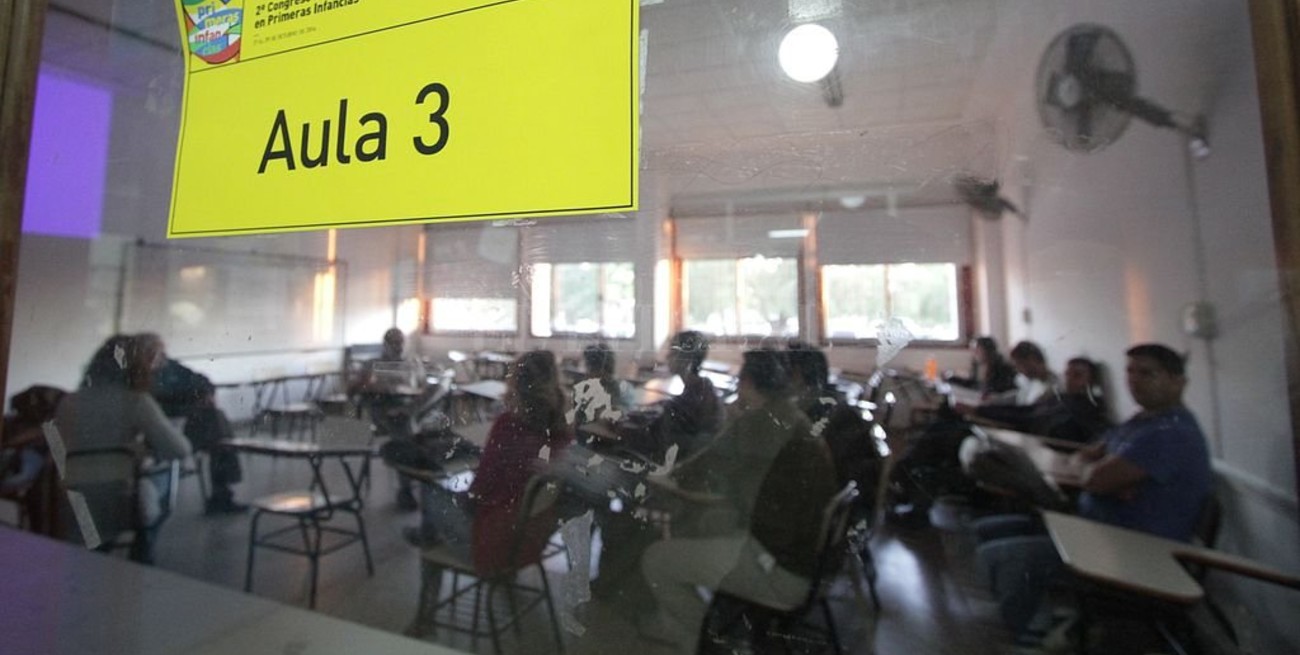 En universidades estatales 74 de cada 100 estudiantes no se gradúan