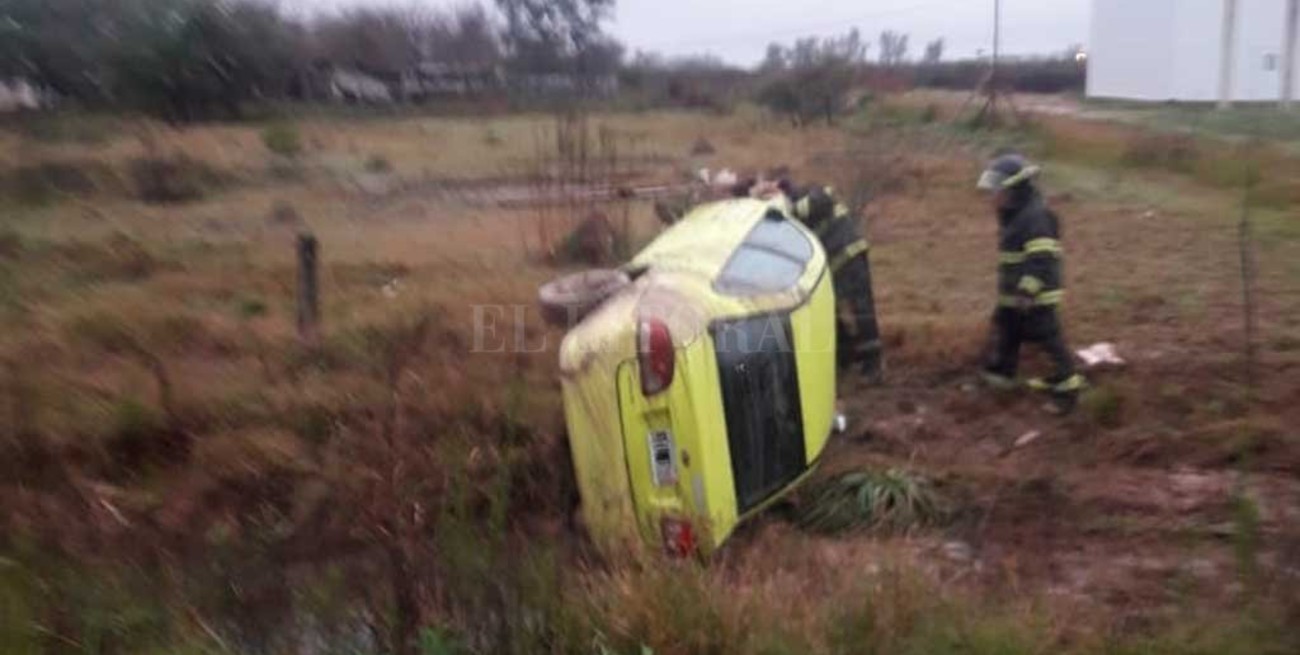 Volcó un remis en la Ruta Nacional 19