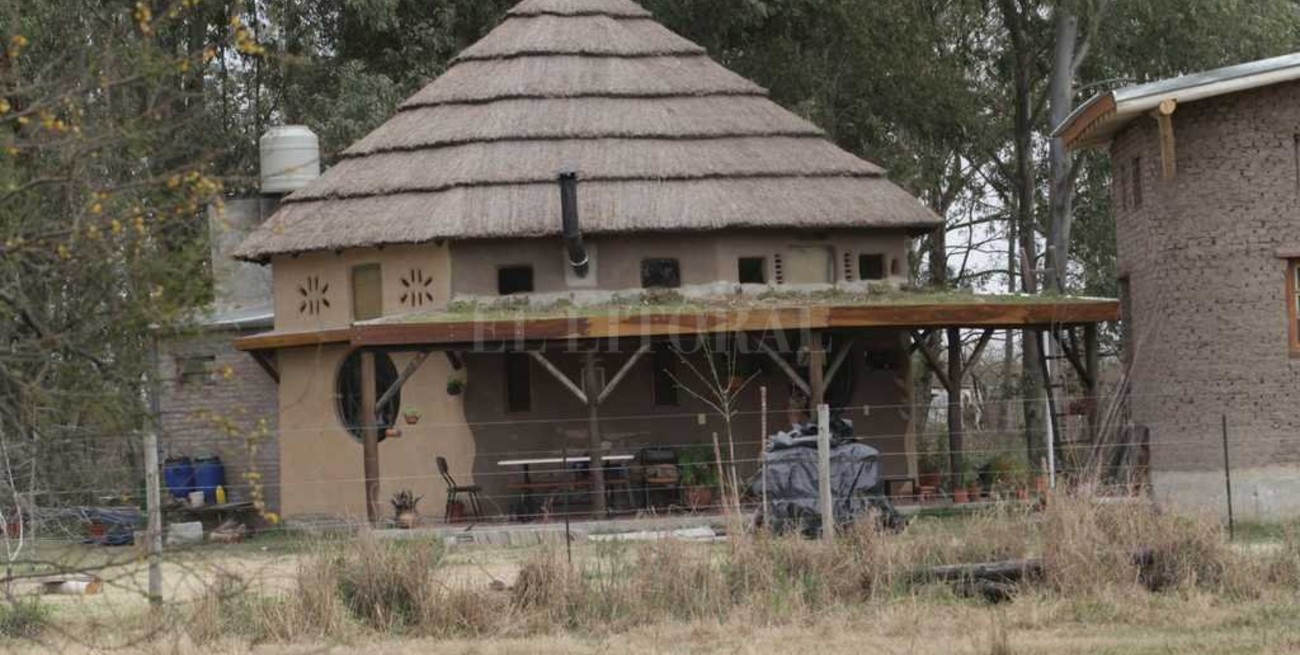Buscan reglamentar el uso de técnicas constructivas con tierra cruda o barro