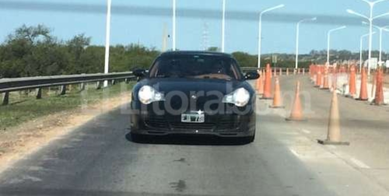 Carrera de Porsche dentro del Túnel Subfluvial