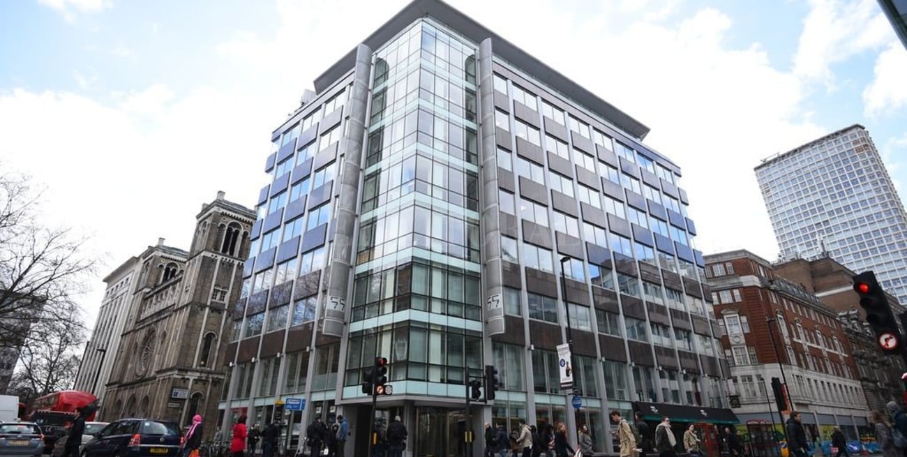 Cambridge Analytica anuncia su cierre tras escándalo de Facebook 