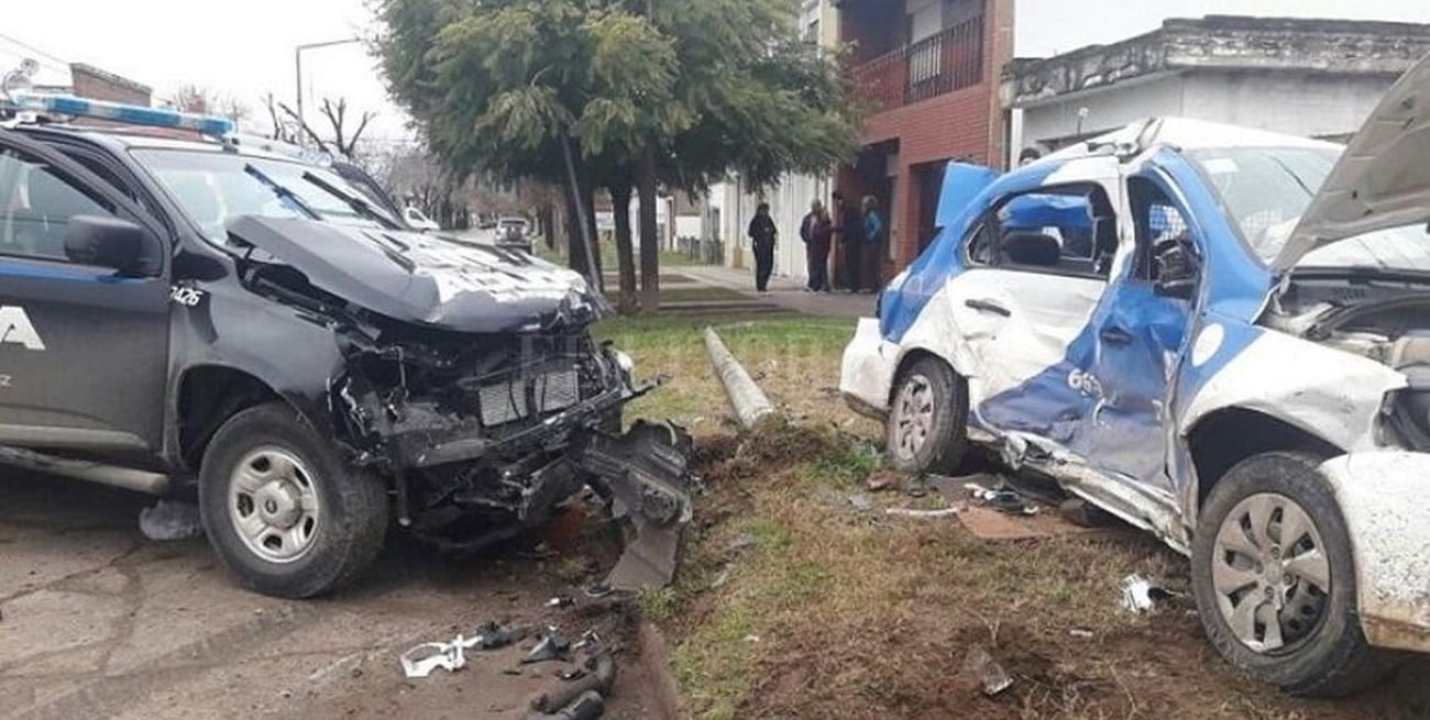 Una mujer policía murió tras un choque entre patrulleros