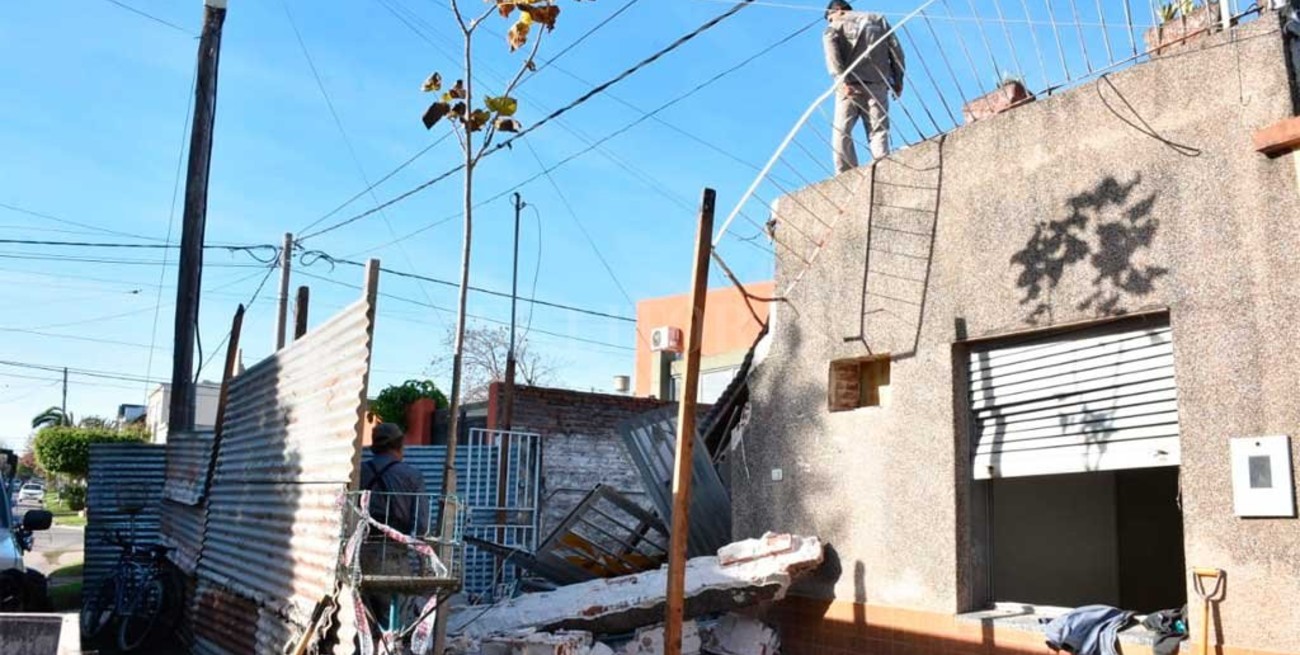Se derrumbó parte de una vivienda en barrio Sargento Cabral