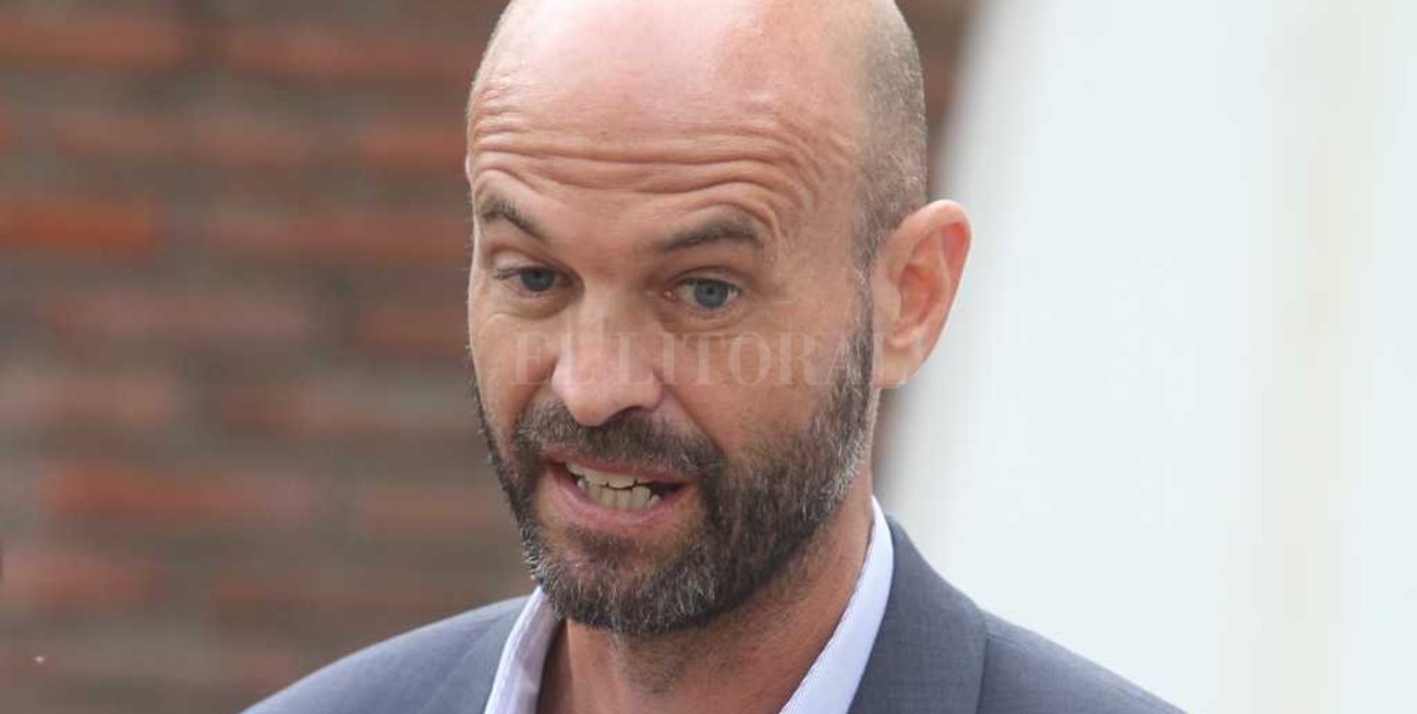 El modelo viaja en metrobus 