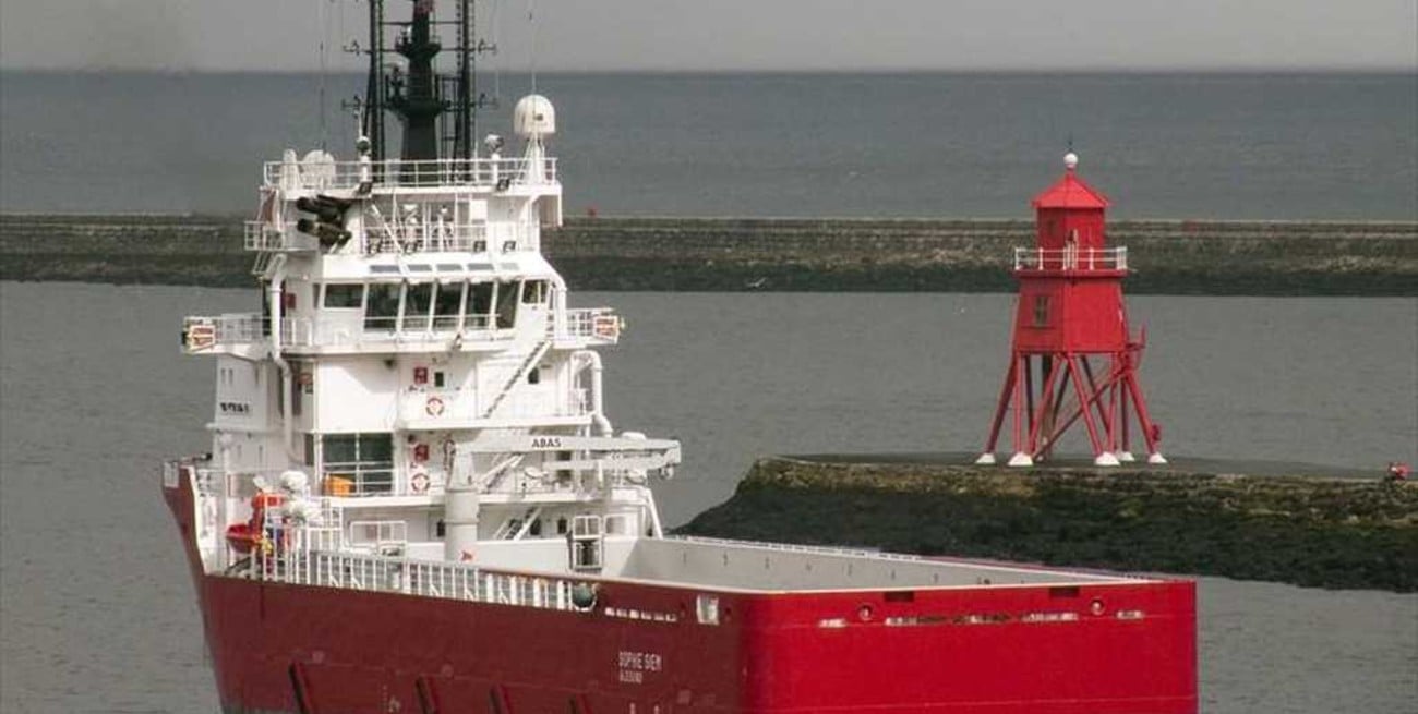 Un segundo buque con un minisubmarino zarpa para buscar al ARA San Juan
