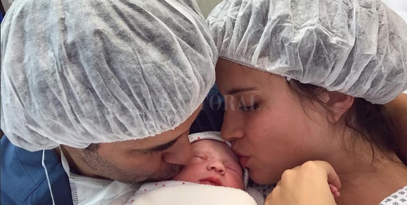 Camila Cavallo y Mariano Martínez llevaron a Alma a la playa y llovieron las críticas