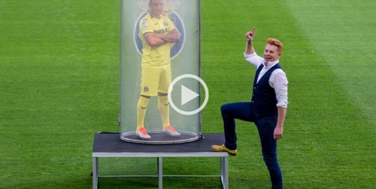 Villarreal presentó a Cazorla con un truco de magia