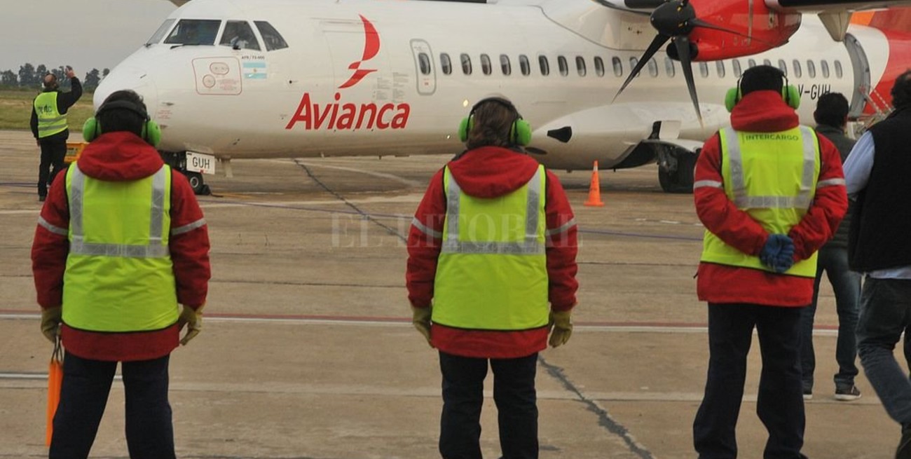 Eliminan el piso tarifario de los pasajes aéreos para vuelos de cabotaje