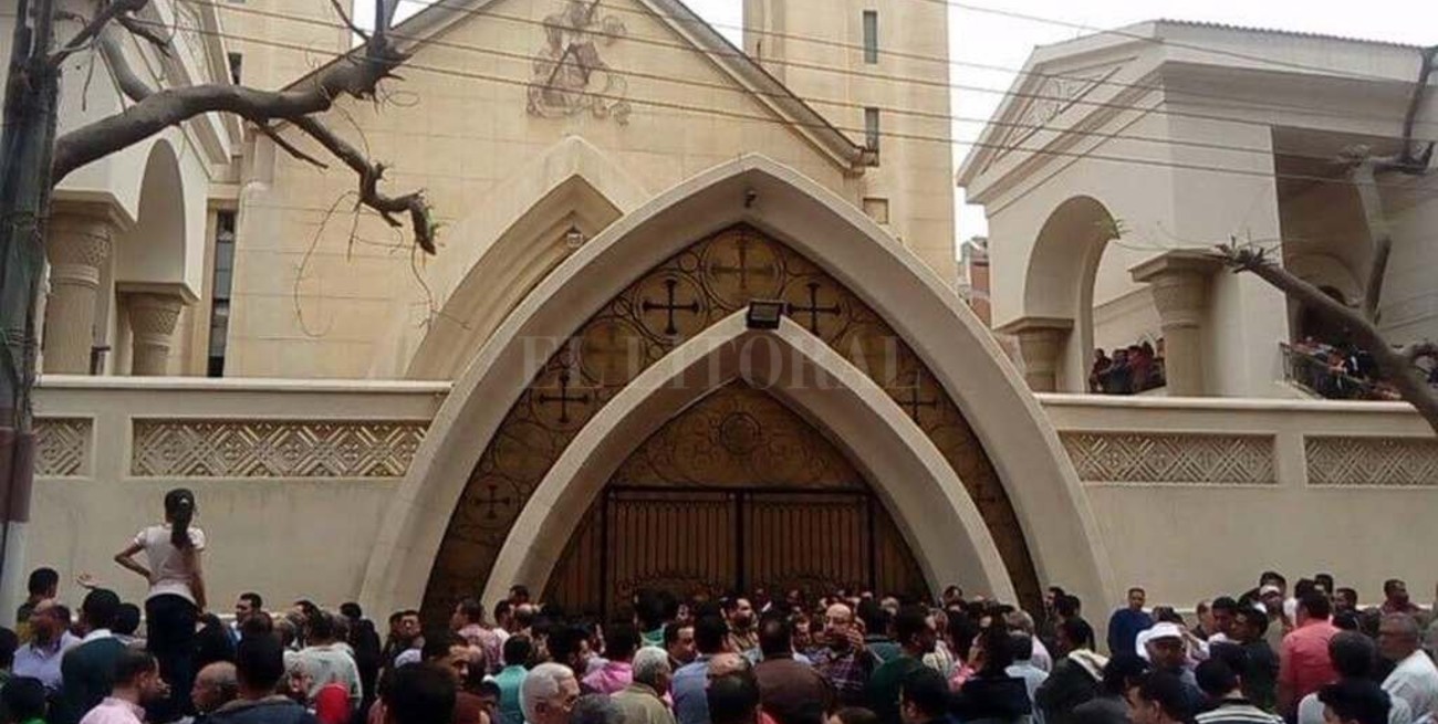 Dos atentados causan al menos 45 muertos en iglesias cristianas de Egipto