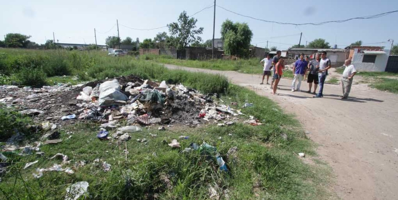 Nueva Pompeya: reclaman limpieza de los desagües y desmalezamiento