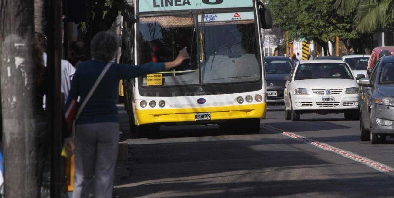 Tras la interrupción, comienza a normalizarse el servicio de colectivos