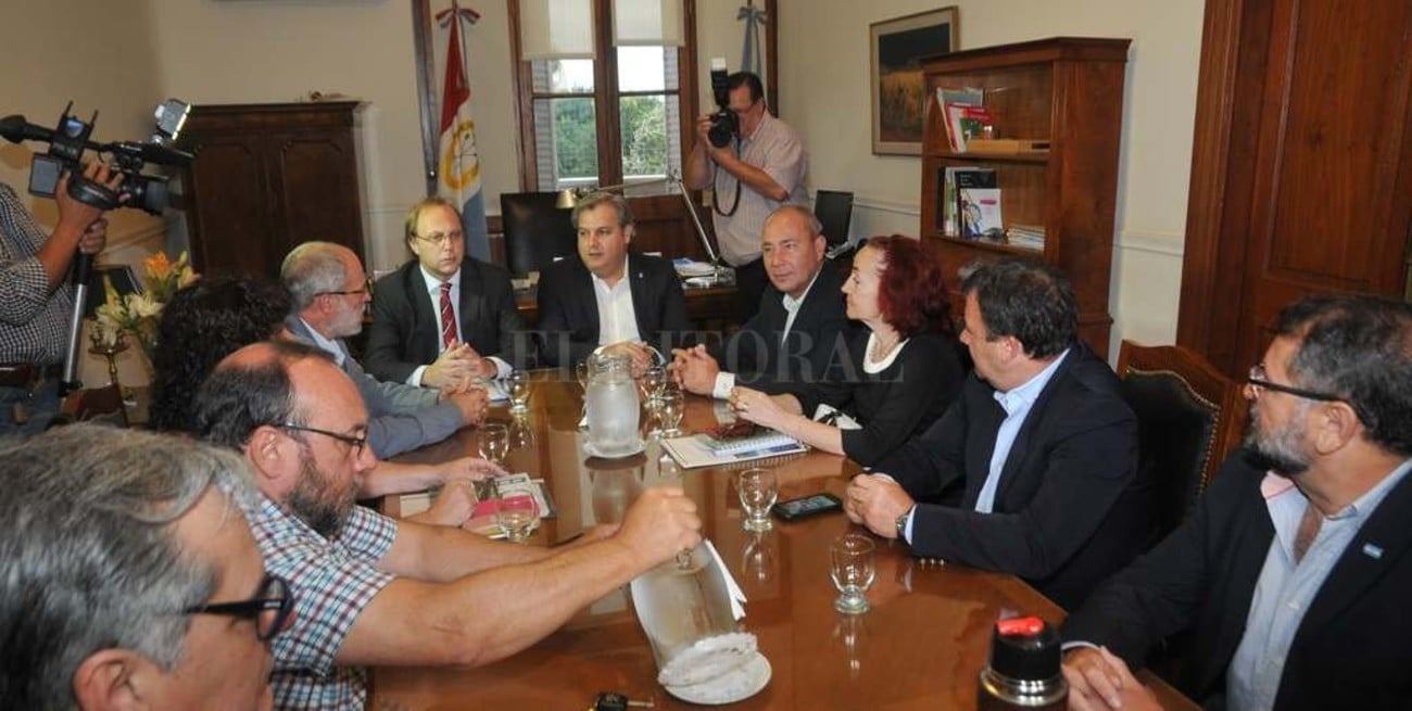 El gobierno ofreció a los gremios estatales un aumento del 25%