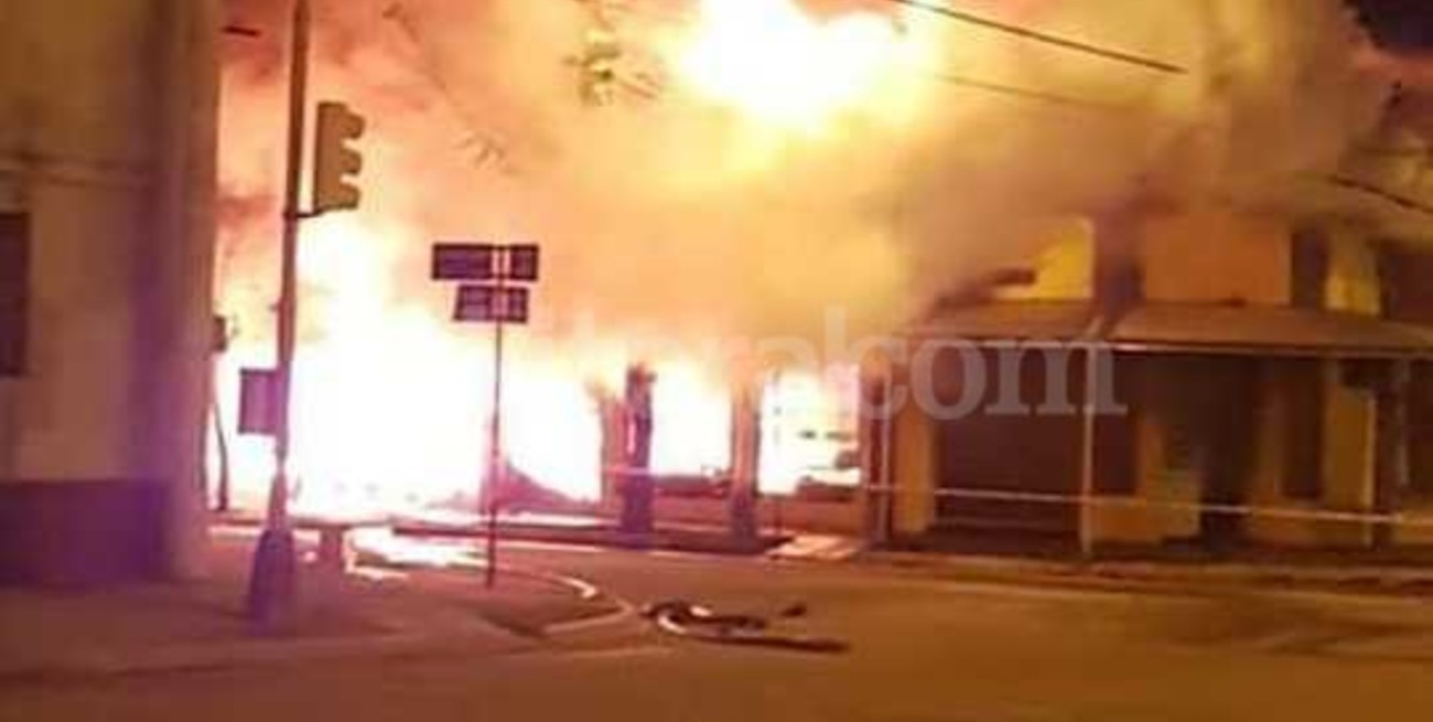 Se incendió un kiosco mayorista de diarios en San Javier