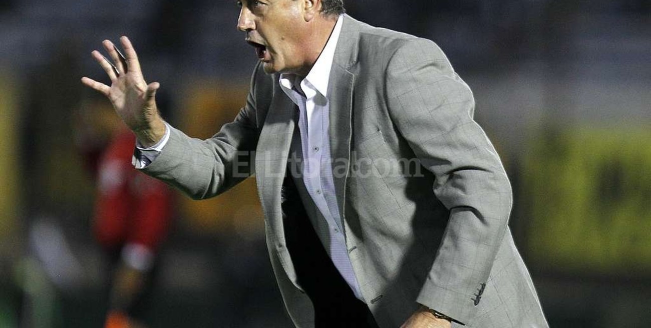 "Lechuga" Alfaro asumió como DT de Gimnasia de La Plata