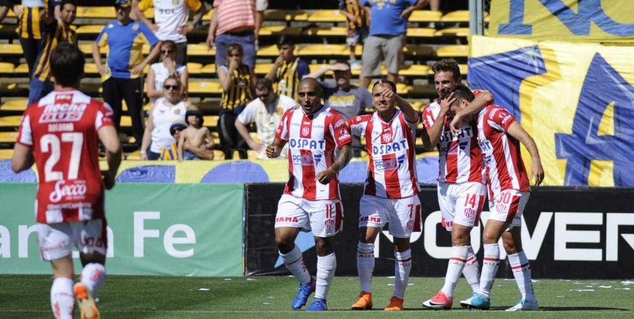 Unión goleó 4 a 0 a Rosario Central y se prende arriba