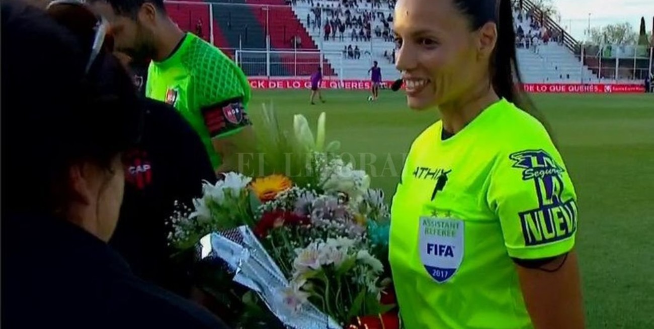 Mariana de Almeida se convirtió en la segunda árbitro asistente 