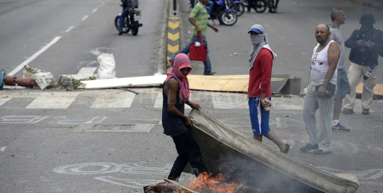Al menos 12 muertos en enfrentamiento de presos en Venezuela 