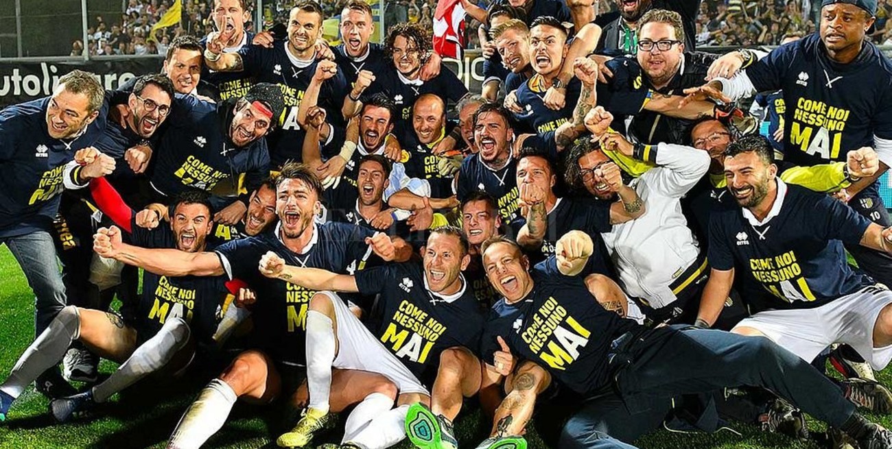 Parma consiguió su tercer ascenso consecutivo y regresó a la Serie A de Italia