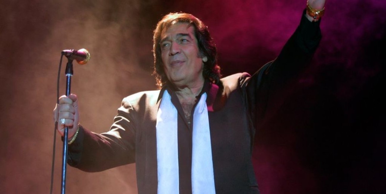 Con la presencia de familiares y amigos, comenzó el velatorio de Cacho Castaña