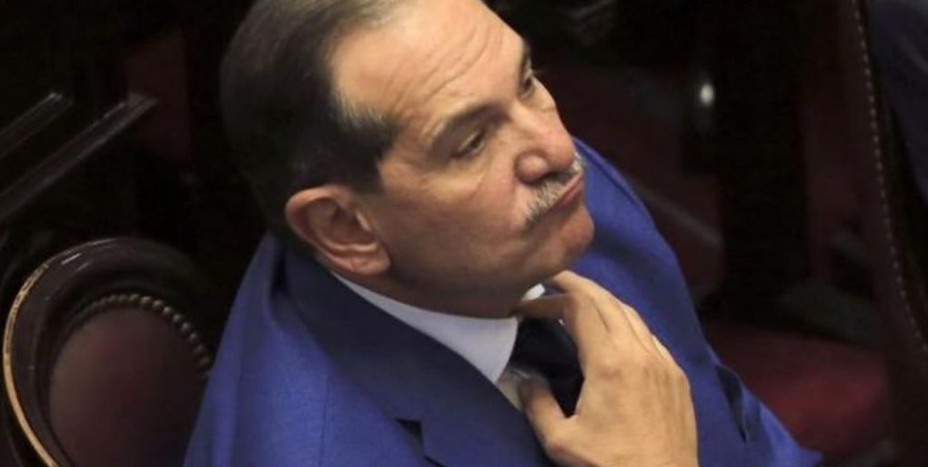 Acusado de abuso sexual, Alperovich volvió a renovar su licencia en el Senado