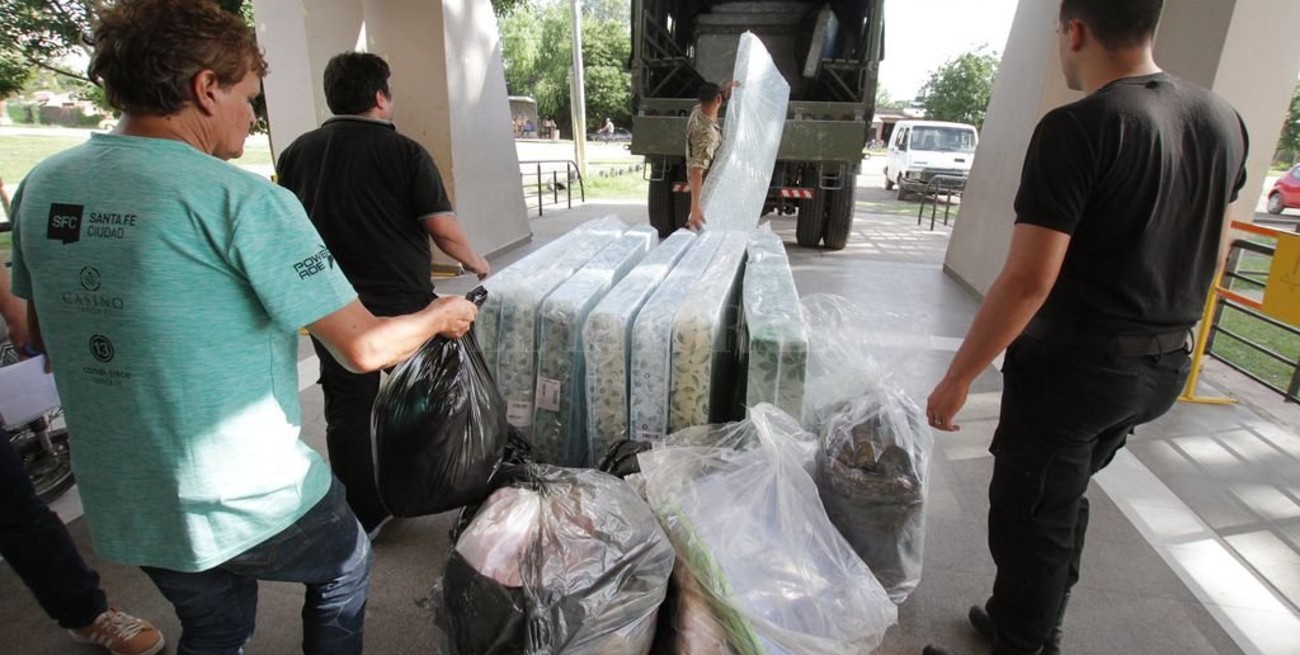 Ya no quedan evacuados en La Tablada y comenzó el operativo "Vuelta a casa" 