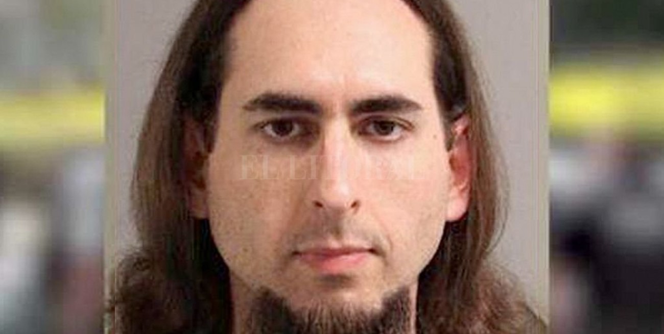 Acusan de cinco asesinatos al atacante del diario en EEUU