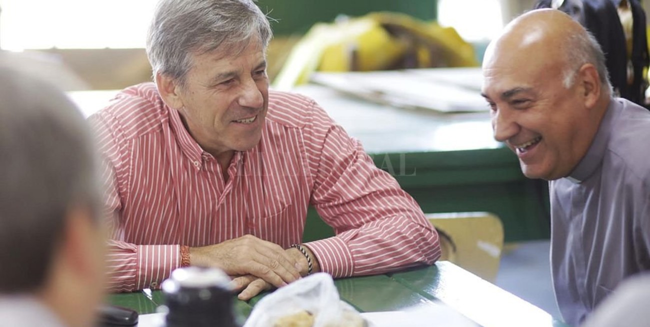 Jatón se reunió con representantes de la Iglesia en el noroeste de la ciudad