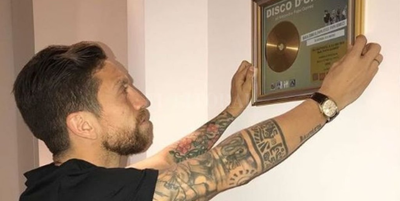 El "Papu" Gómez ganó un disco de oro 