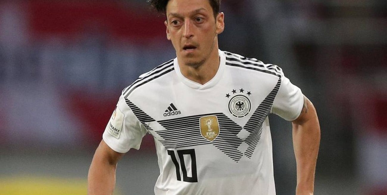 Özil anunció que se retira de la selección alemana por "racismo"
