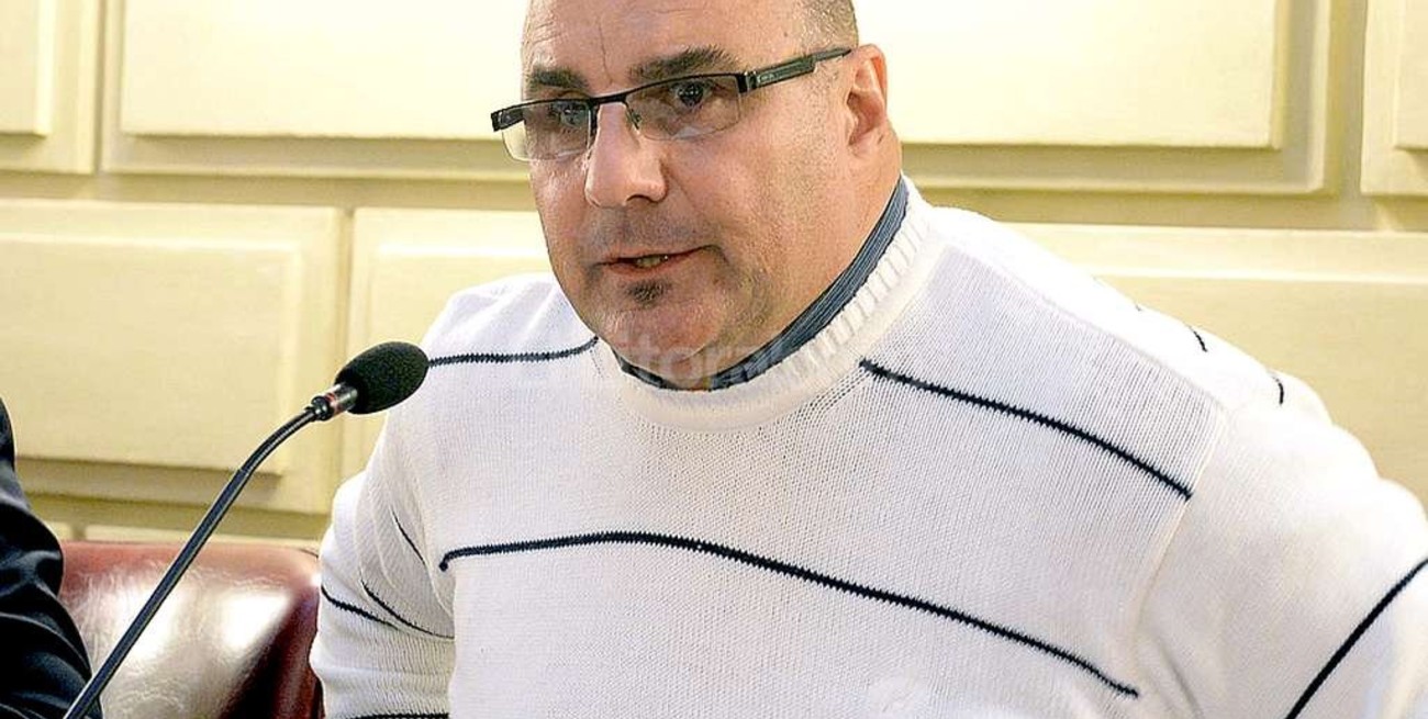 Ex diputado provincial trabaja como chofer de Uber