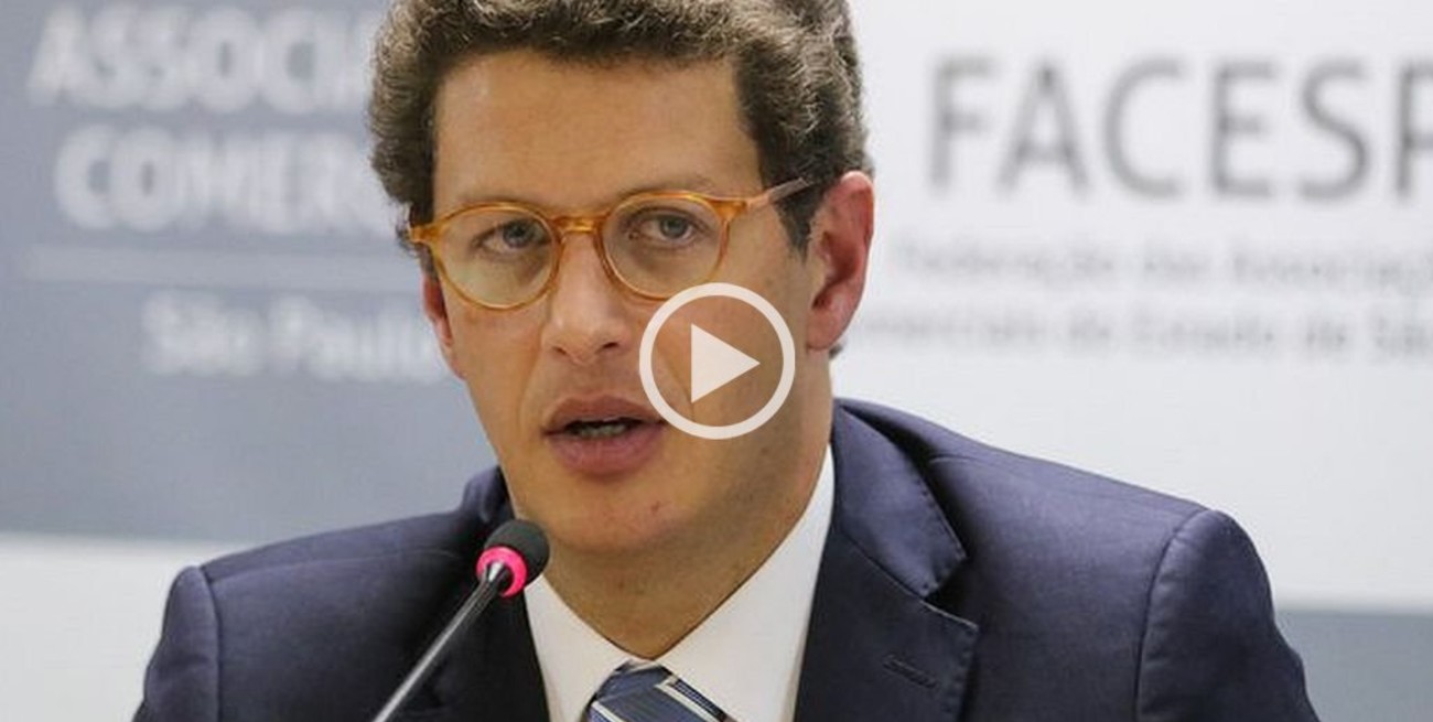 Ministro brasileño de Medio Ambiente, hospitalizado con estrés en medio de la crisis de la Amazonia