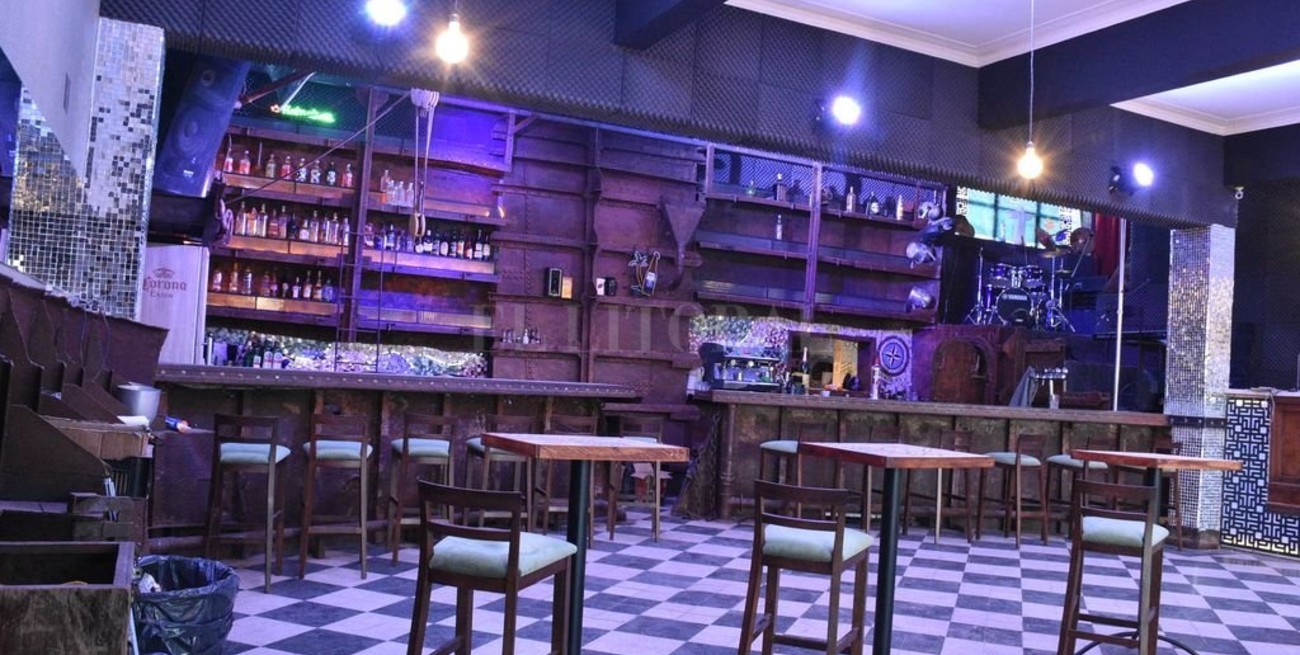 Abre un nuevo bar en el Club Náutico Azopardo