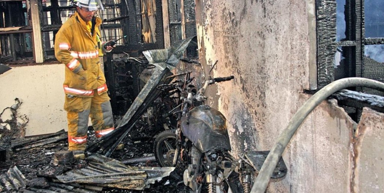 Prenden fuego y pintan una esvástica en un restaurante en el norte de Alemania