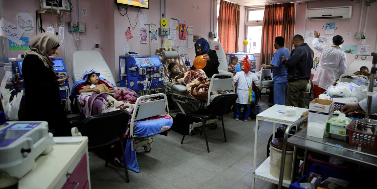 Los hospitales de Gaza, desbordados por afluencia de heridos 