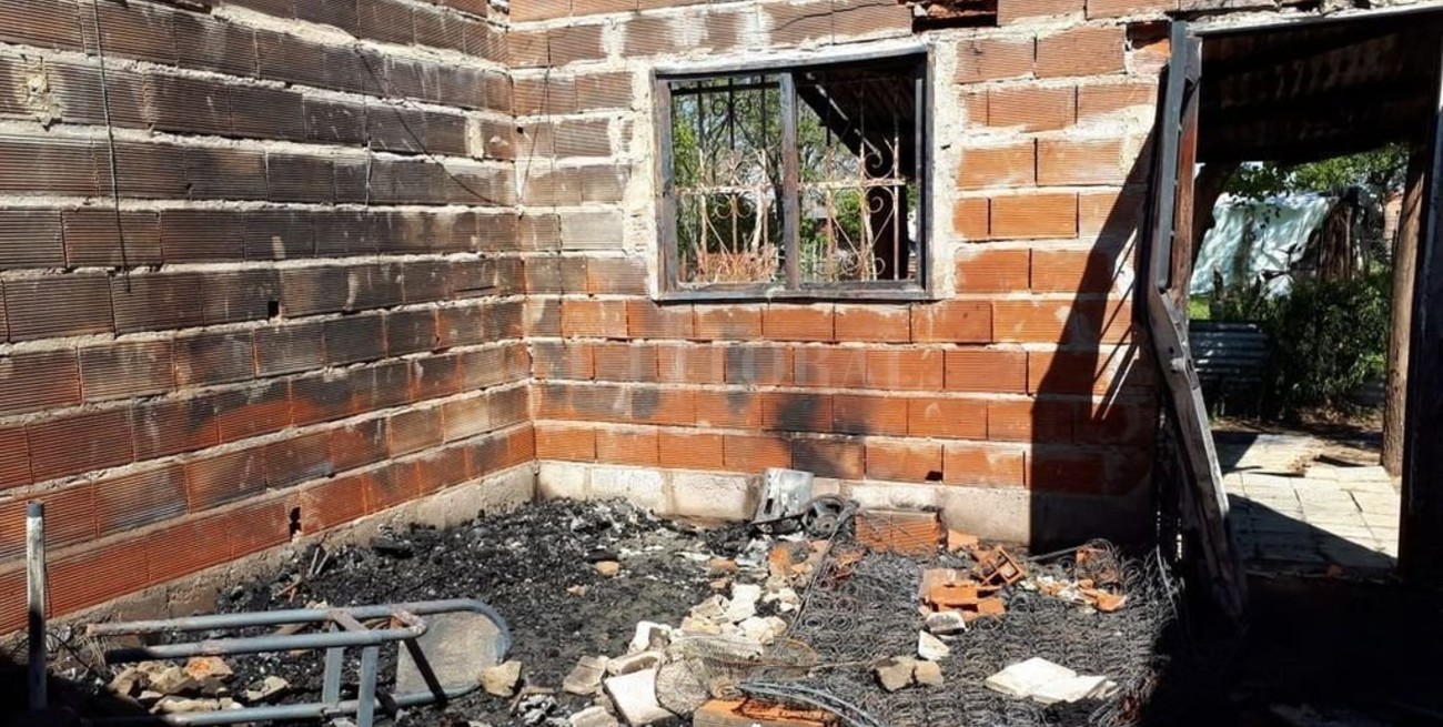 Dos casas quemadas... dos familias en la calle