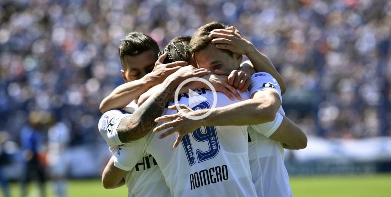 Vélez derrotó a Independiente y sigue prendido arriba