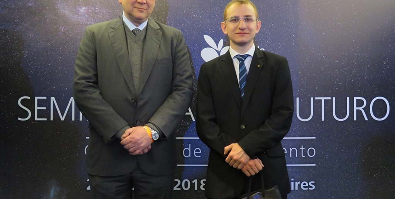 Un santafesino fue becado por una empresa china de telefonía celular