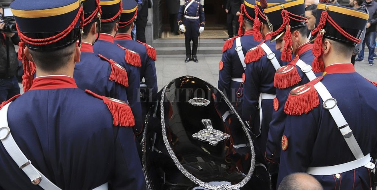 De la Rúa fue velado en el Congreso y este miércoles inhumarán sus restos