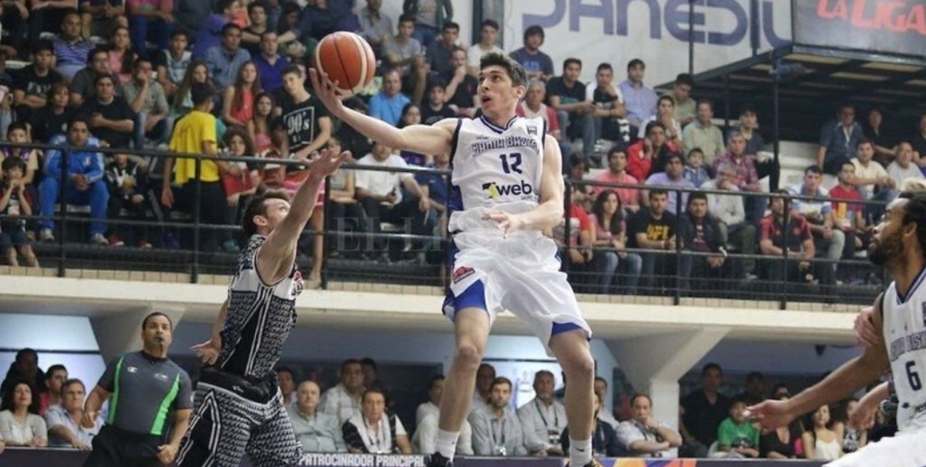 El argentino Redivo mostró un buen rendimiento en el básquetbol de México