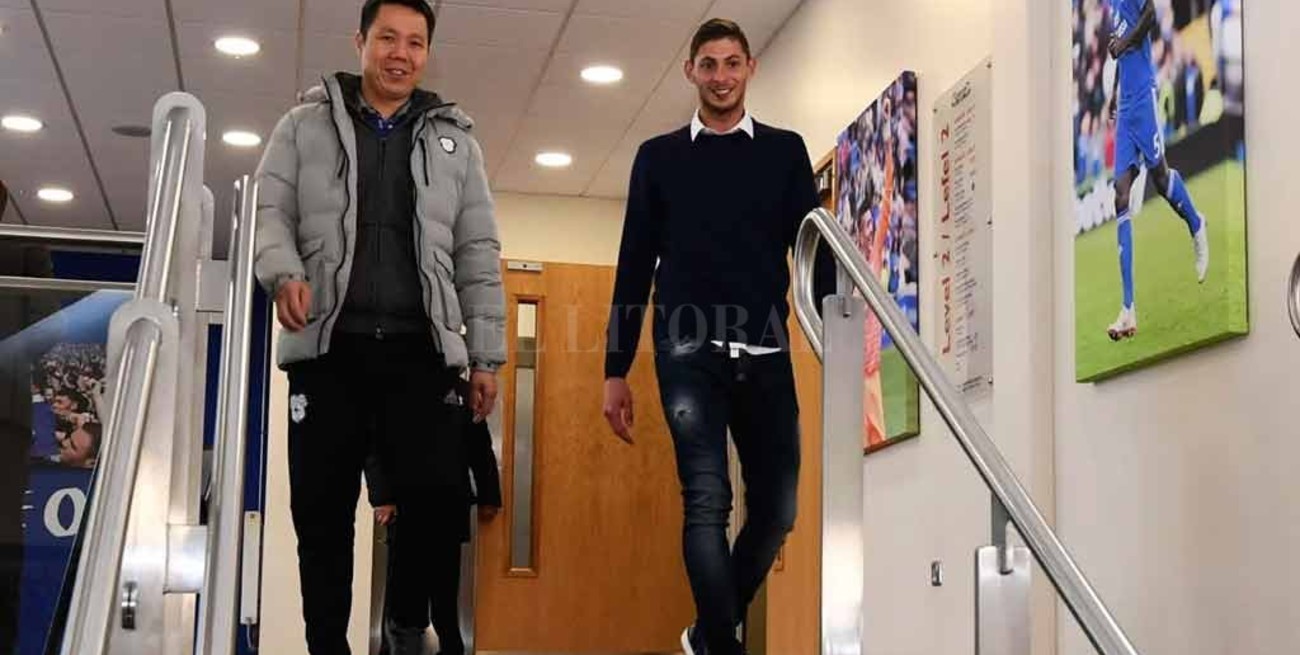 Cardiff City FC suspende actividades y reza "por noticias positivas"