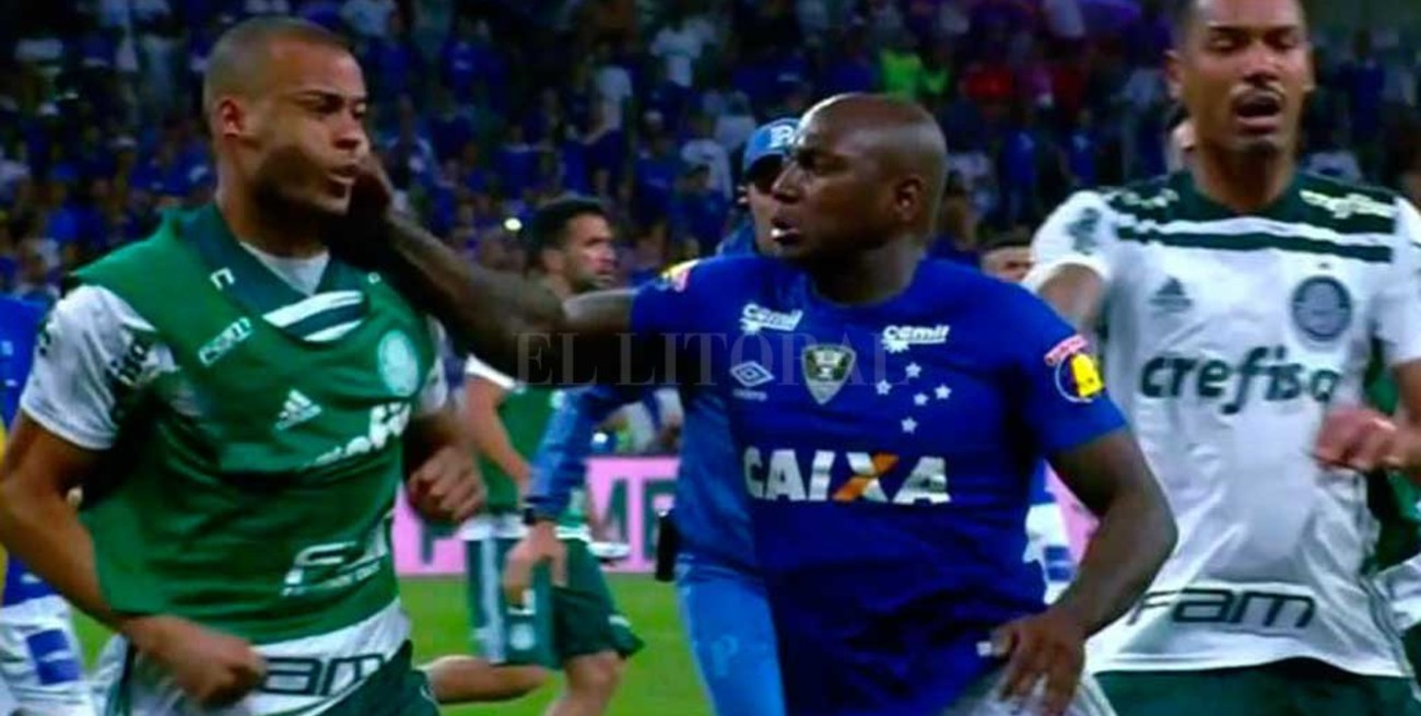 Video: a las piñas en el fútbol brasileño