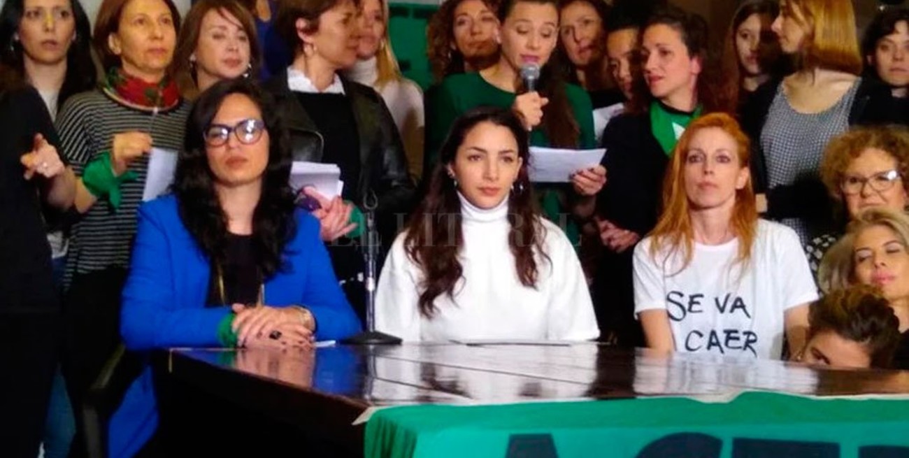 Thelma Fardin se refirió al pedido de detención para Darthés