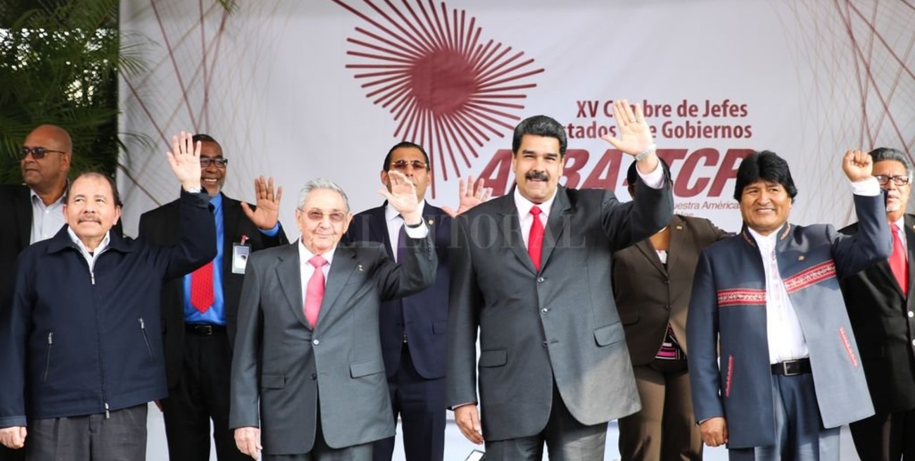 Rinden homenaje a Hugo Chávez en Venezuela