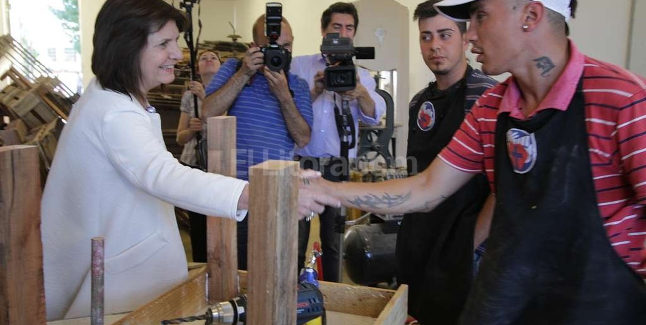 Bullrich lanzó en Santa Fe un plan para bajar los niveles de conflictividad y violencia