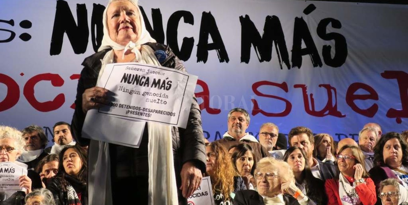 Nora Cortiñas: "Macri quiso despreciar hasta el pañuelo blanco"