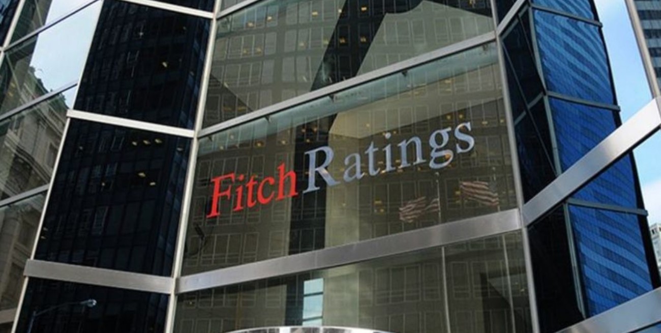 Fitch rebaja a la deuda argentina a la calificación "default restringido"
