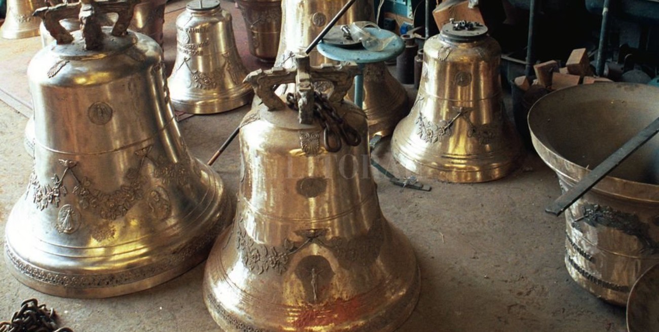 El oficio de hacer campanas se mantiene vivo en San Carlos Centro 
