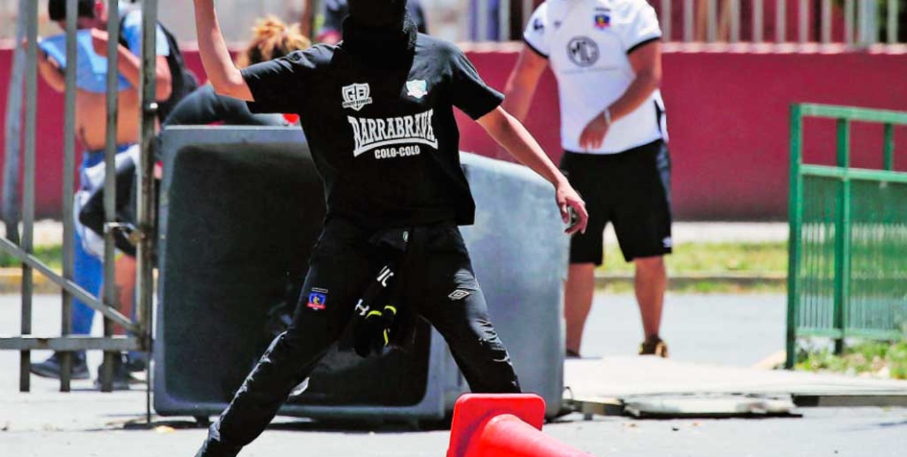 Por incidentes, vuelven a suspender el fútbol chileno 