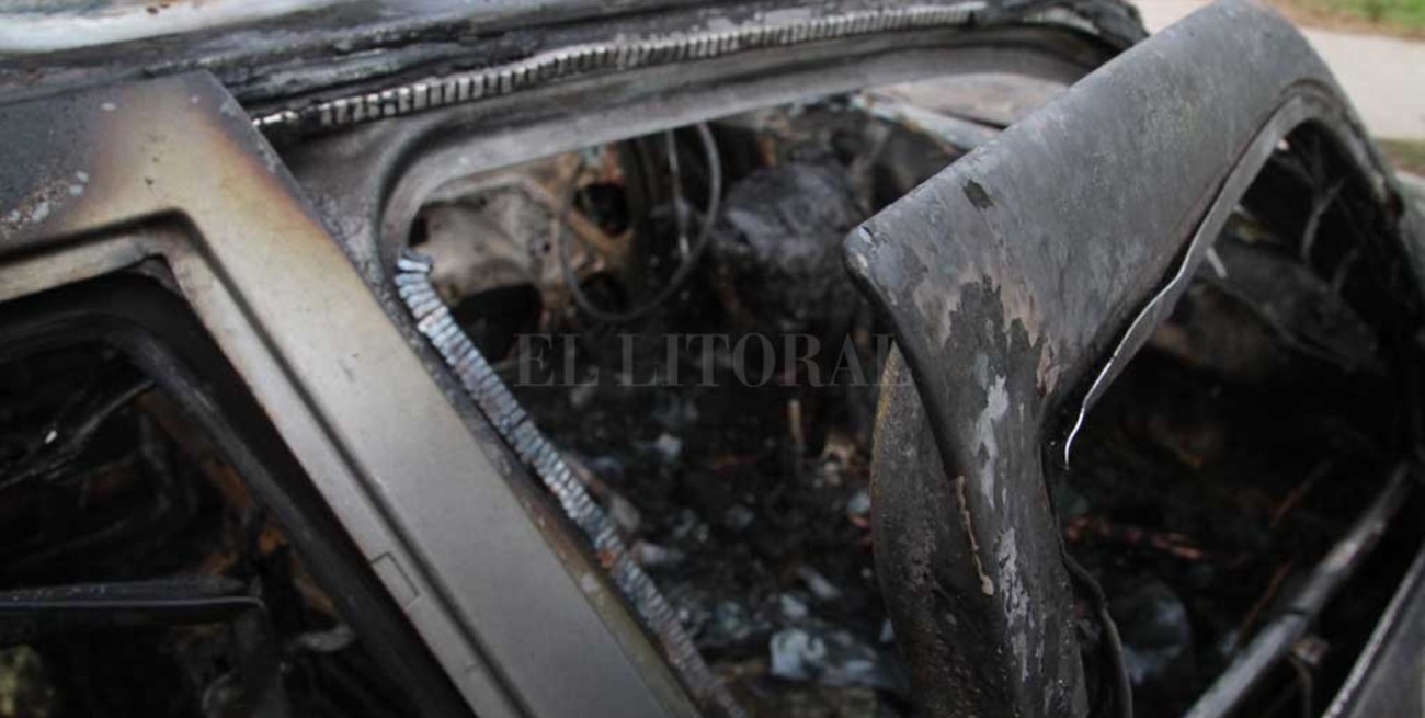 Incendiaron dos vehículos en la ciudad